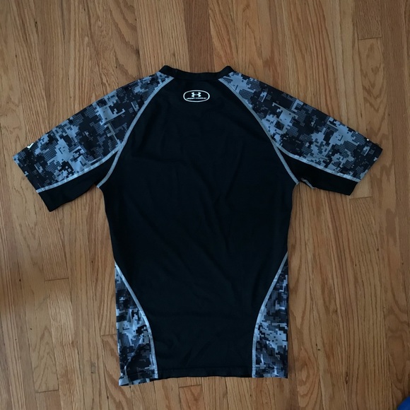 Black Under Armor Top - Picture 2 of 3